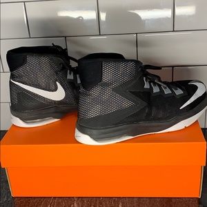 Nike air division kids 5.5